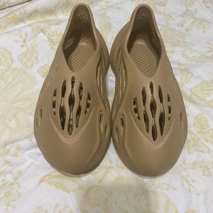 Adidas Yeezy Foam Runner ❤️❤️ Men size 7, women size 8
